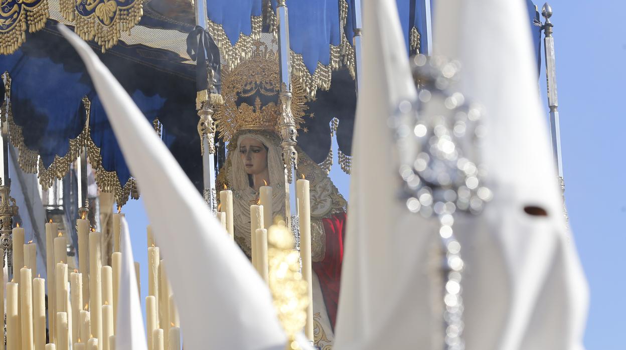 Nuestra Señora de la Palma durante su salida procesional, el Domingo de Ramos del 2017