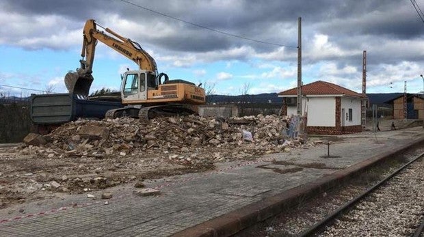 Derriban una estación de tren en la provincia de Jaén sin que se entere el Ayuntamiento de Marmolejo