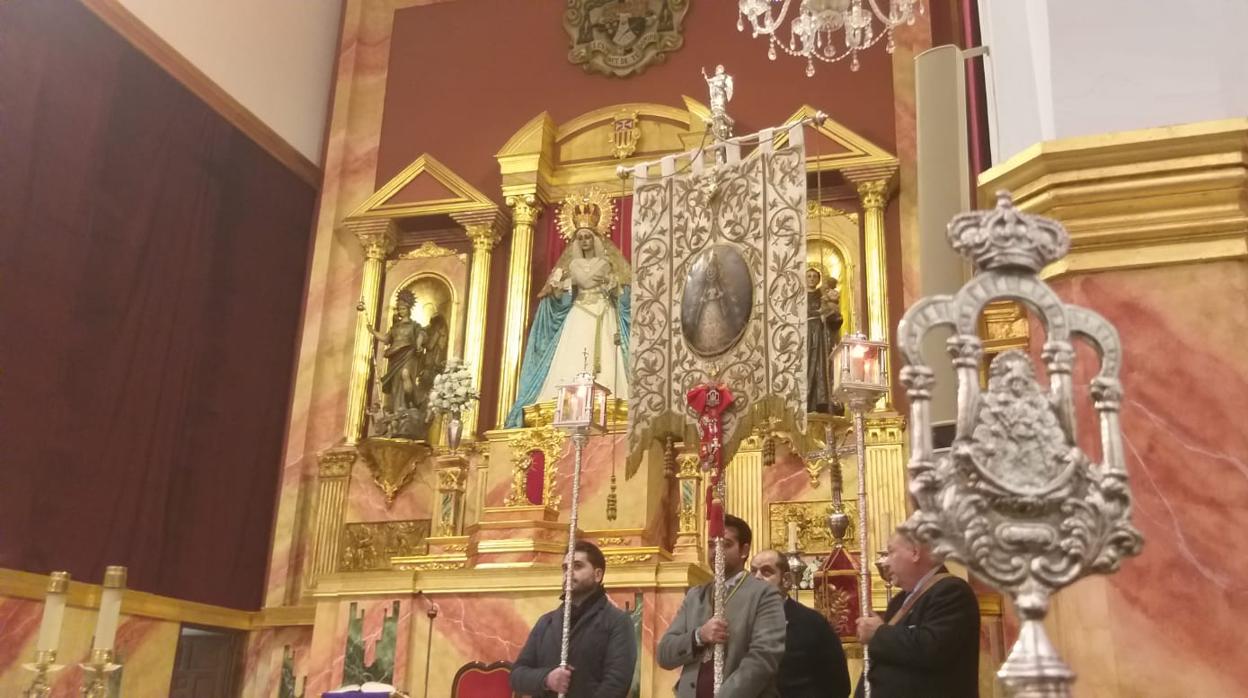 El Simpecado del Rocío de Córdoba junto a Nuestra Señora de la Merced en San Antonio de Pádua