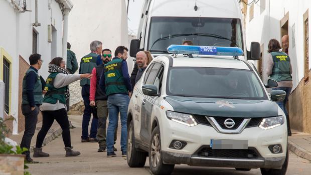 Detienen al hermano gemelo del vecino de Laura Luelmo, la profesora hallada muerta en Huelva