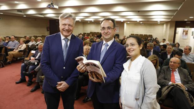 El periodista Luis Miranda presenta su primer libro: «Historia de la Semana Santa de Córdoba»