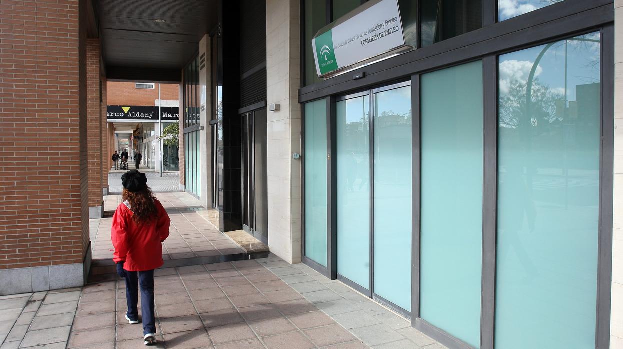 Fachada del edificio que alberga la sede de la Fundación Andaluza Fondo de Formación y Empleo (Faffe)