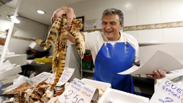 La Navidad hace el agosto de los mercados de Córdoba