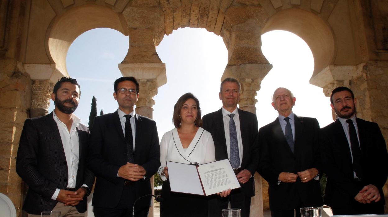 La alcaldesa de Córdoba, Isabel Ambrosio, en la firma de la Declaración de Córdoba