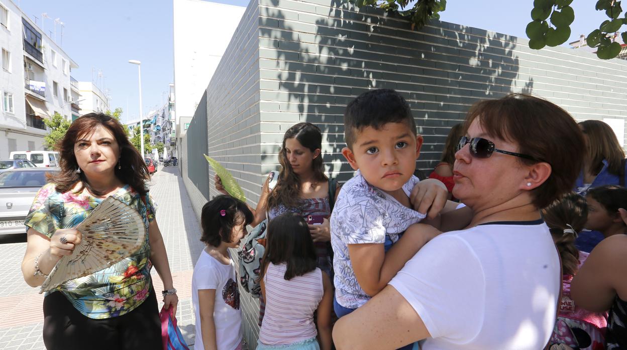 Niños del colegio Virgen de Linares, en plena ola de calor