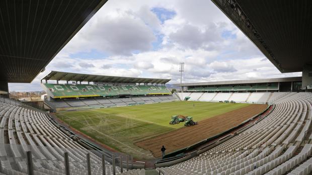 El Ayuntamiento de Córdoba entrega al Córdoba CF el borrador de la cesión de uso del estadio El Arcángel