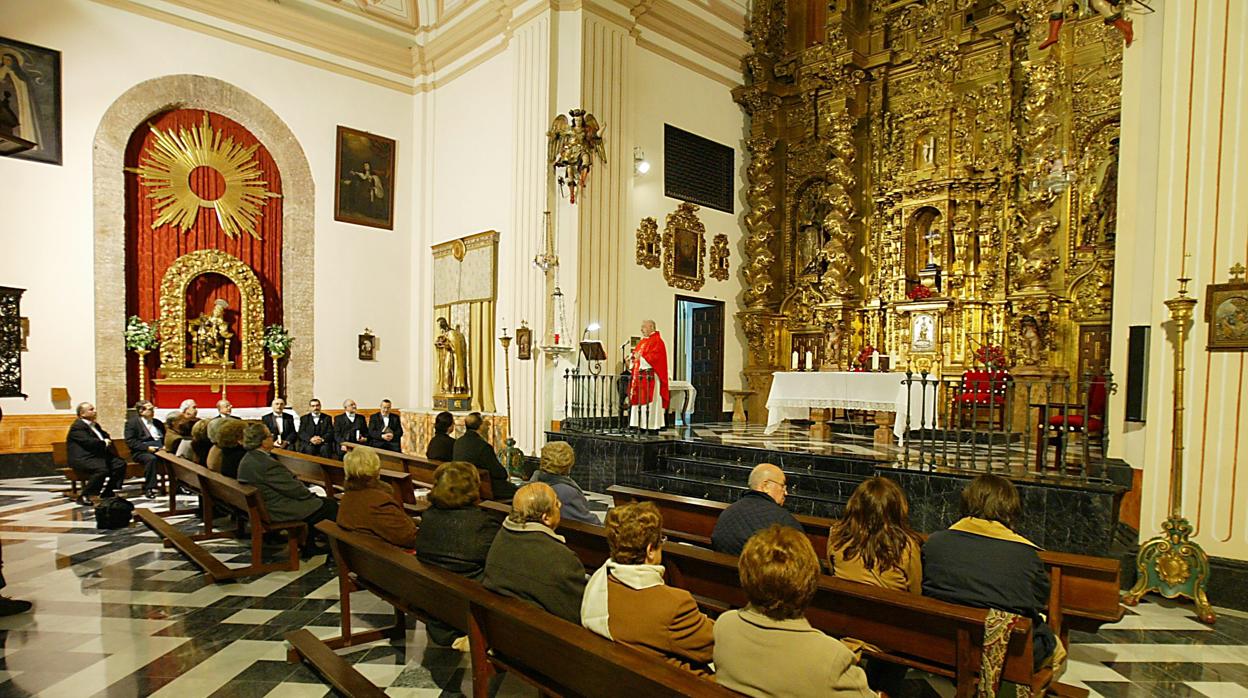 Eucaristía en el interior de la iglesia de Santa Ana de Córdoba