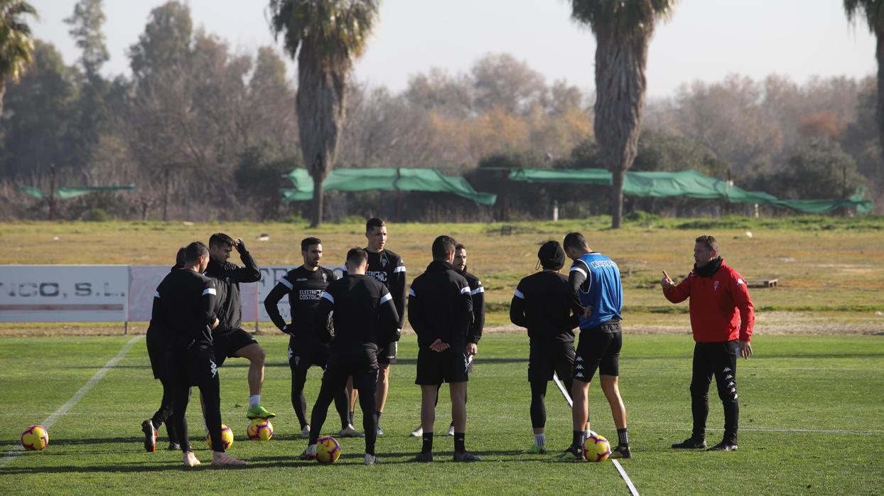 Jugadores del Córdoba, en un entrenamiento en la Ciudad Deportiva