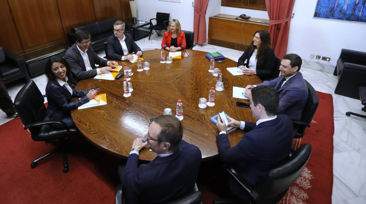 Reunión del Partido Popular y Ciudadanos para formar gobierno en Andalucía, el pasado diciembre