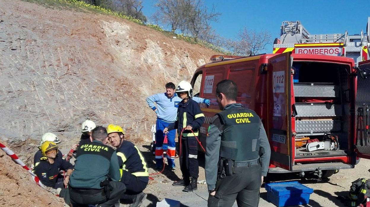 Foto de la intervención para sacar al pequeño del pozo