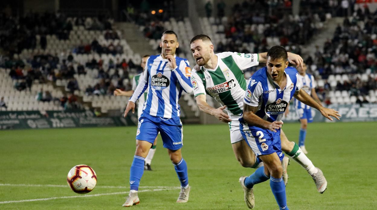 Javi Galán, en el partido ante el Deportivo, que tiene el mejor ataque de Segunda