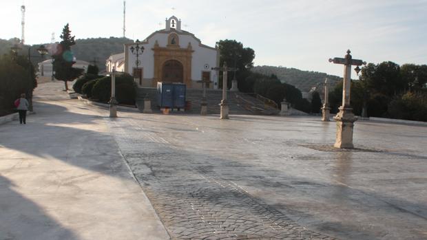 La pavimentación de la explanada del Calvario de Priego de Córdoba enciende la polémica