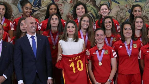 Doña Letizia presidirá su primera Copa de la Reina de fútbol en Granada