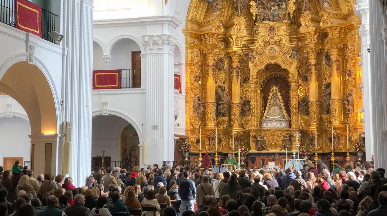 Interior del Santuario de la Virgen del Rocío, peregrinación 2018