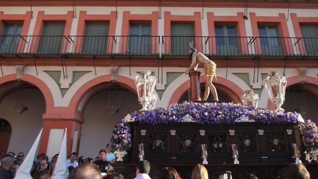 El Señor Amarrado a la Columna, un estilo «único» que «enamora» a la Córdoba cofrade