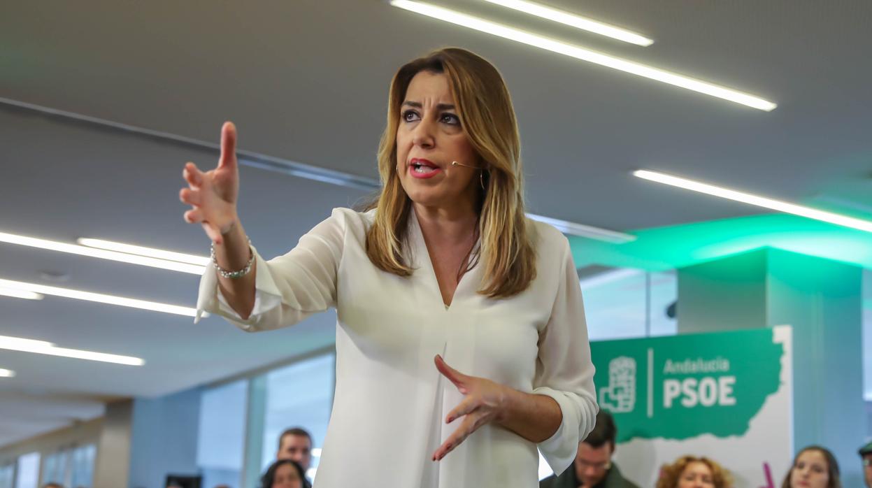 Susana Díaz, durante el encuentro con mujeres en Sevilla