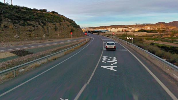 Dos muertos y un herido en la colisión entre un turismo y un camión Almería