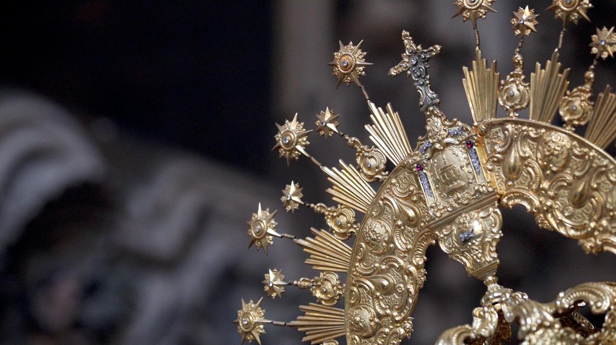 Corona de la Virgen de las Lágrimas en su Desamparo, de la hermandad de la Misericordia