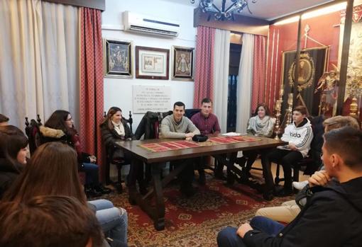 Grupo Joven de la hermandad de Ánimas de Córdoba en su casa hermandad