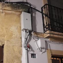 Vecinos de la Judería exigen mejoras del servicio eléctrico en el barrio y reclaman daños