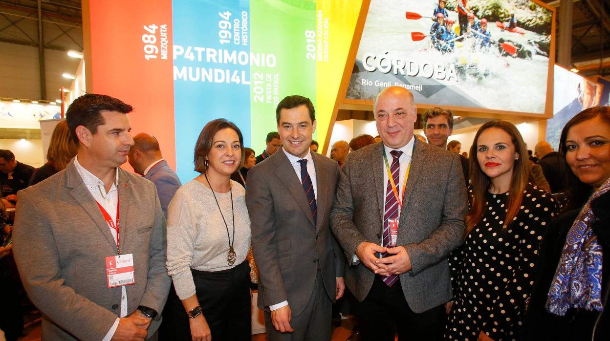 El presidente de la Junta de Andalucía visita el estand de Córdoba en Fitur