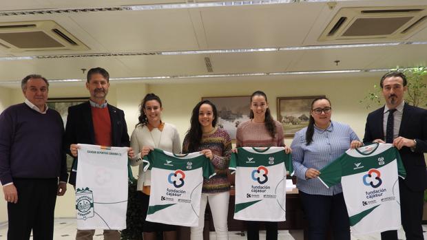 Cajasur rubrica su acuerdo con el Deportivo Córdoba de fútbol sala