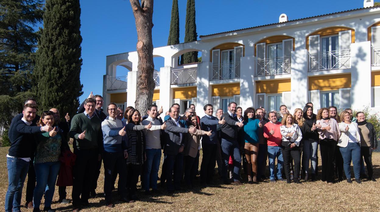 Foto de familia en las jornadas de formación para candidatos del PP