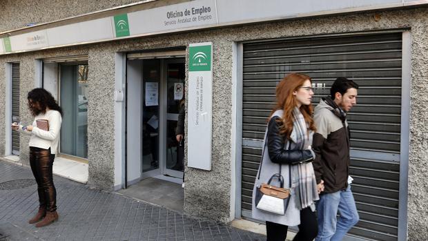 Córdoba cierra el año con 18.400 parados menos