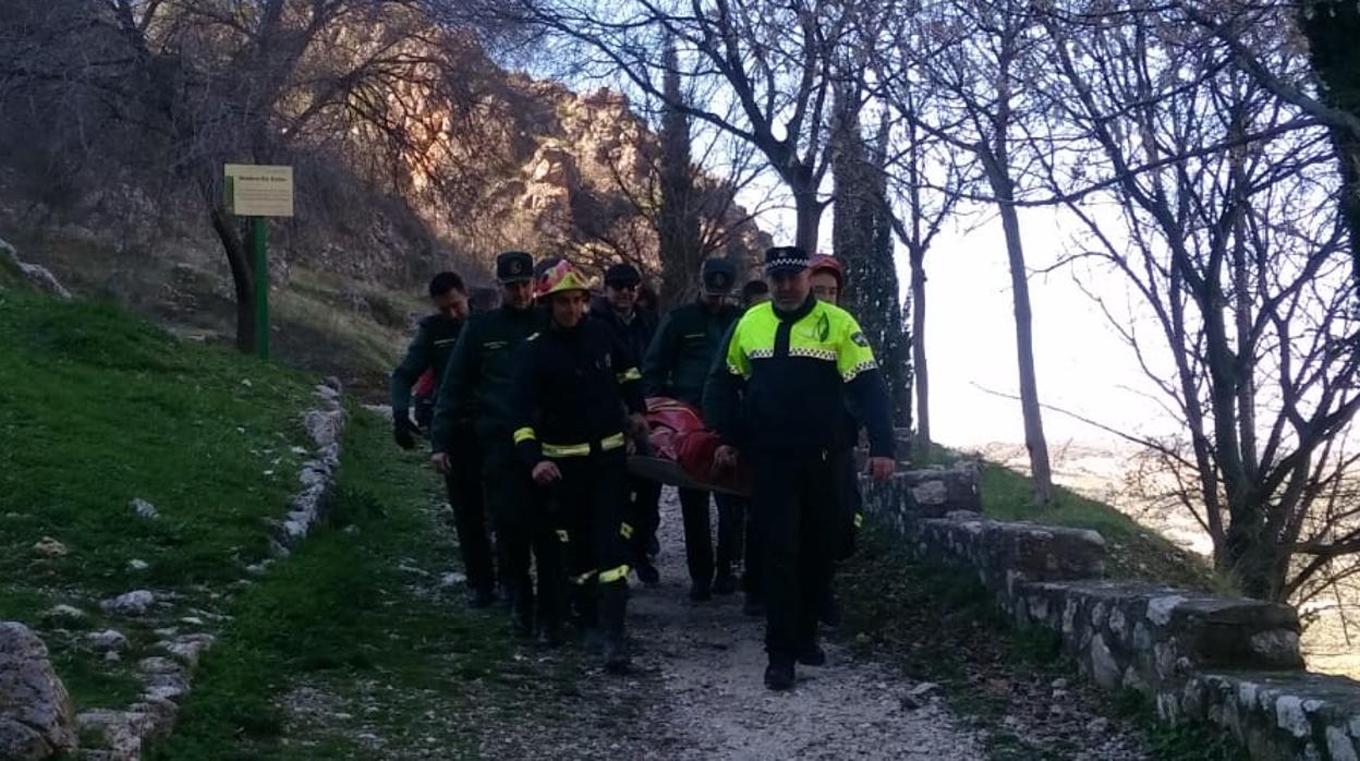 Rescate de la senderista accidentada en un paraje de Zuheros