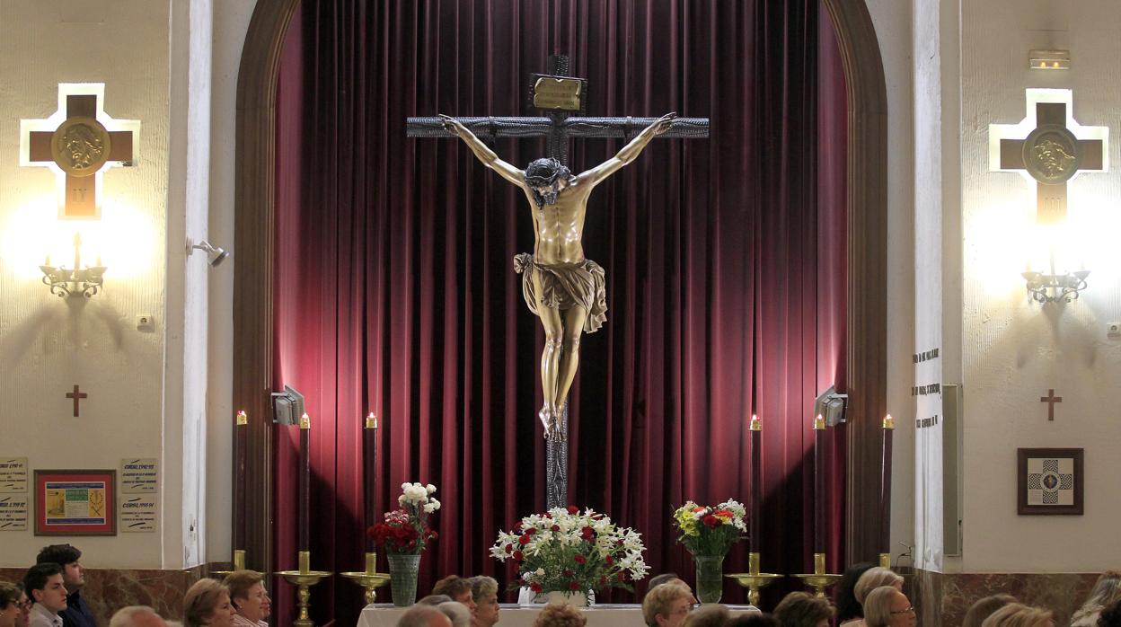 Imagen del Santísimo Cristo de la Confianza en la parroquia de la Inmaculada Concepción de Córdoba