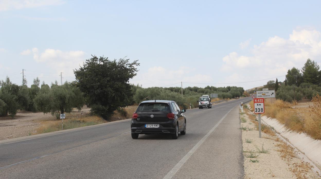 Vehículos circulando por la N-432 (Badajoz-Granada)