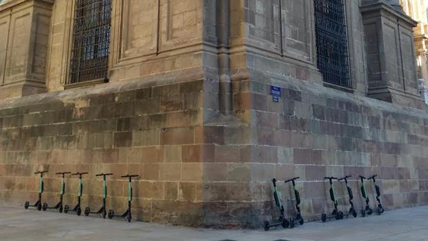 Málaga, incapaz de poner orden a la maraña de patinetes eléctricos