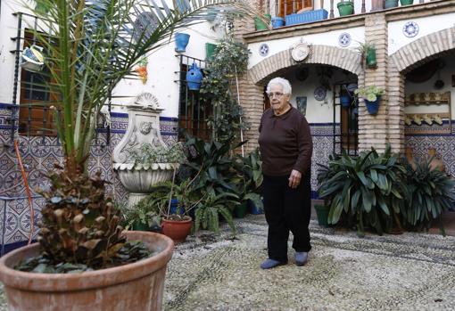 Manuela, la dueña de Guzmanas, 4, en su domicilio