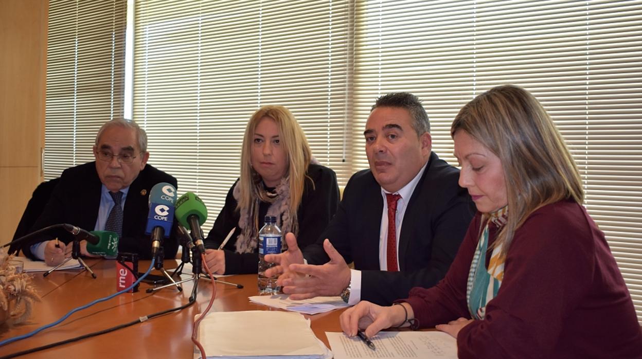 Representantes de los abogados y procuradores de Huelva en una comparecencia