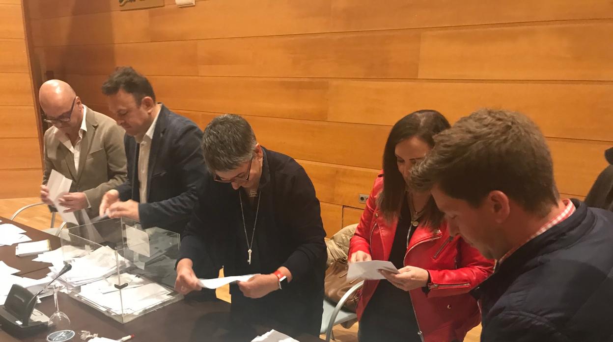 Recuento de votos en la asamblea del PSOE de Jaén