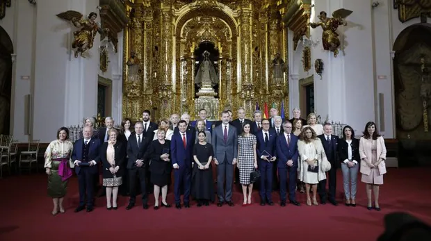 Los Reyes entregan en Córdoba las medallas de las Bellas Artes a una amplia representación de la cultura