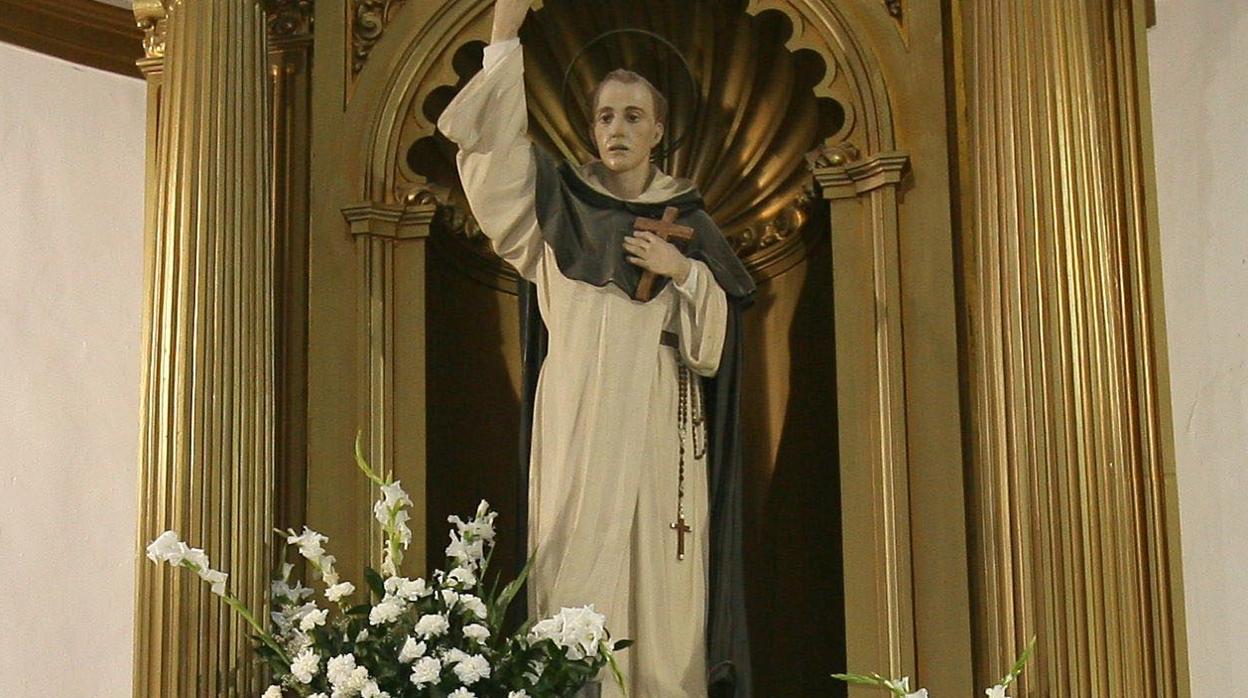 San Vicente Ferrer preside el altar de la parroquia que lleva su mismo nombre en el barrio de Cañero