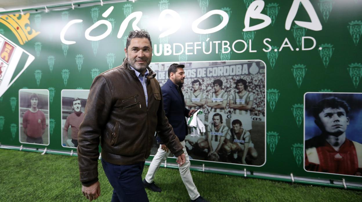 El entrenador del Córdoba CF, Rafael Navarro, el martes, durante su presentación