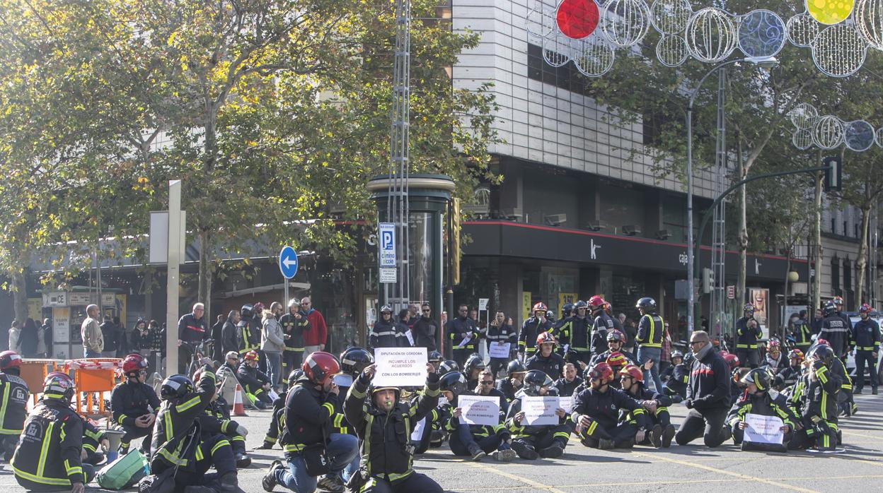 Manifestación de bomberos provinciales en Córdoba el pasado 28 de noviembre