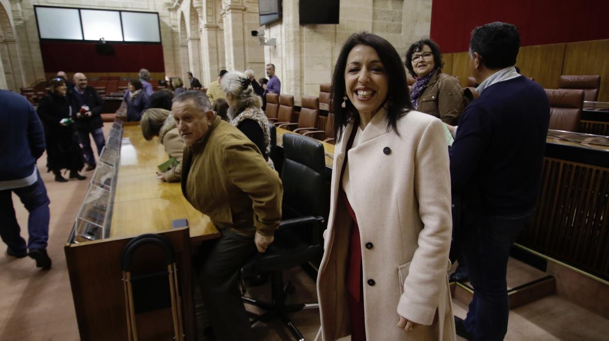 Marta Bosquet , en el Parlamento con algunos de los ciudadanos que se han acercado a visitarlo