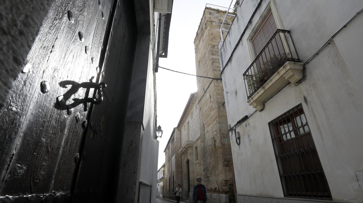 Fachada y torre del convento de Santa Clara de Córdoba, en la calle Rey Heredia