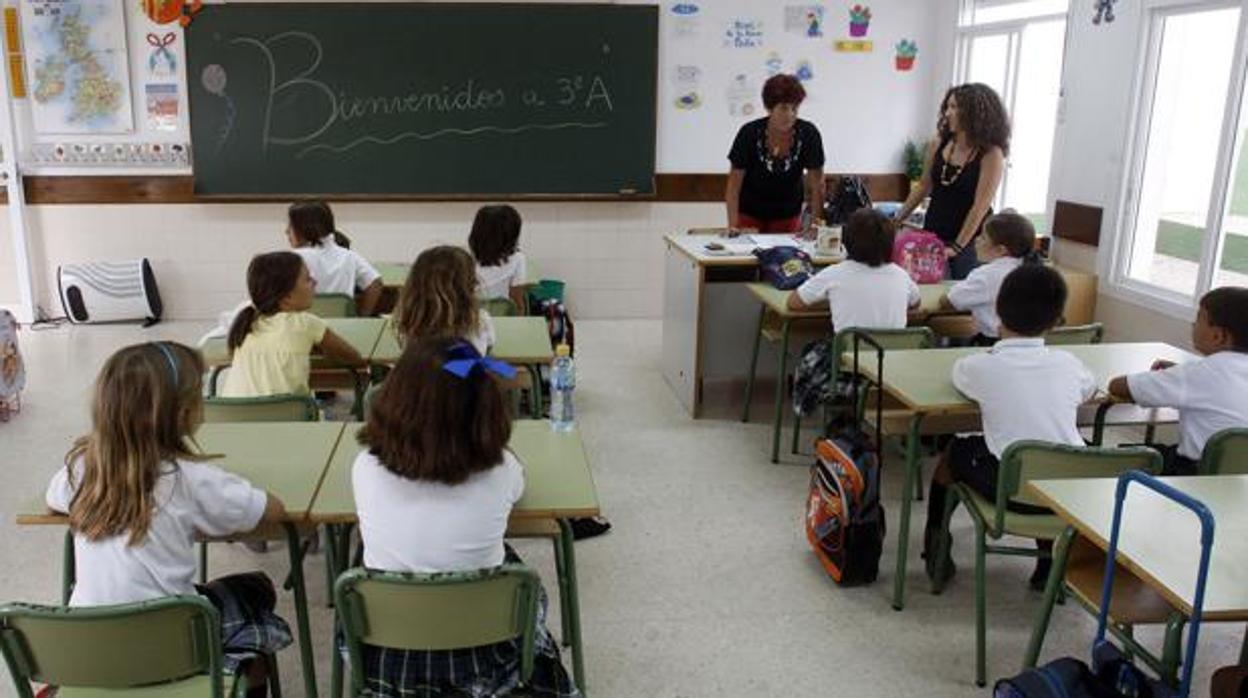 Un grupo de alumnos en su primer día de clase