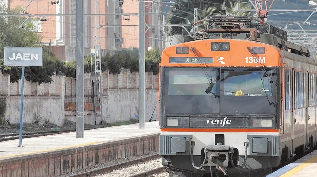 Tren en la estación de Jaén, en una foto de archivo