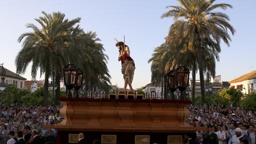 El Señor de los Afligidos en su Presentación al Pueblo, en la plaza de Cañero