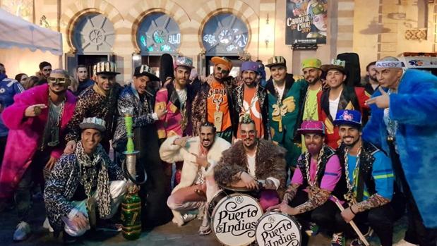 Así son los «Daddy Cadi», los chirigoteros sevillanos que han hecho historia en el Carnaval de Cádiz