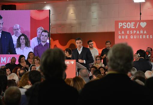 Pedro Sánchez ha intervenido ante cientos de personas en un concurrido Hotel Abades.