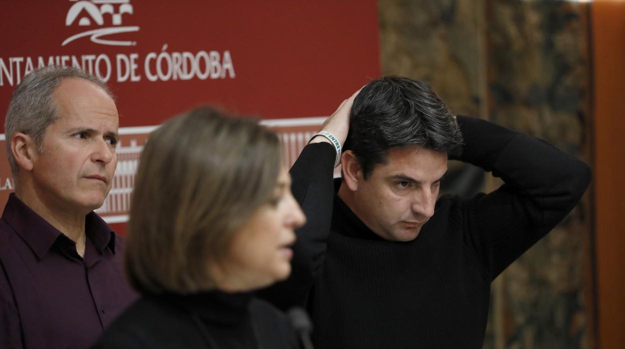Los líderes del tripartito: Rafael Blázquez (Ganemos), Isabel Ambrosio (PSOE) y Pedro García (IU)
