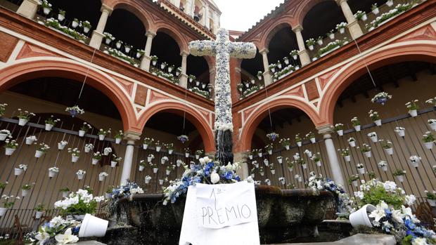 El Ayuntamiento de Córdoba admite en la primera criba 32 cruces de mayo para el concurso