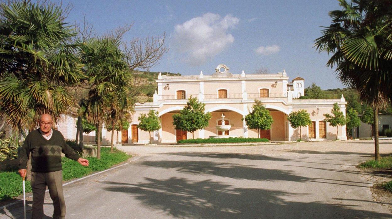 Fachada de la antigua estación de ferrocarril de Cabra