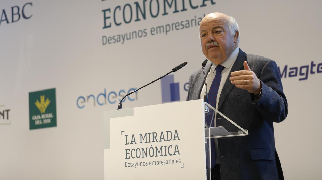 El consejero de Salud y Familias, hoy durante su intervención en La Mirada Económica de ABC Córdoba